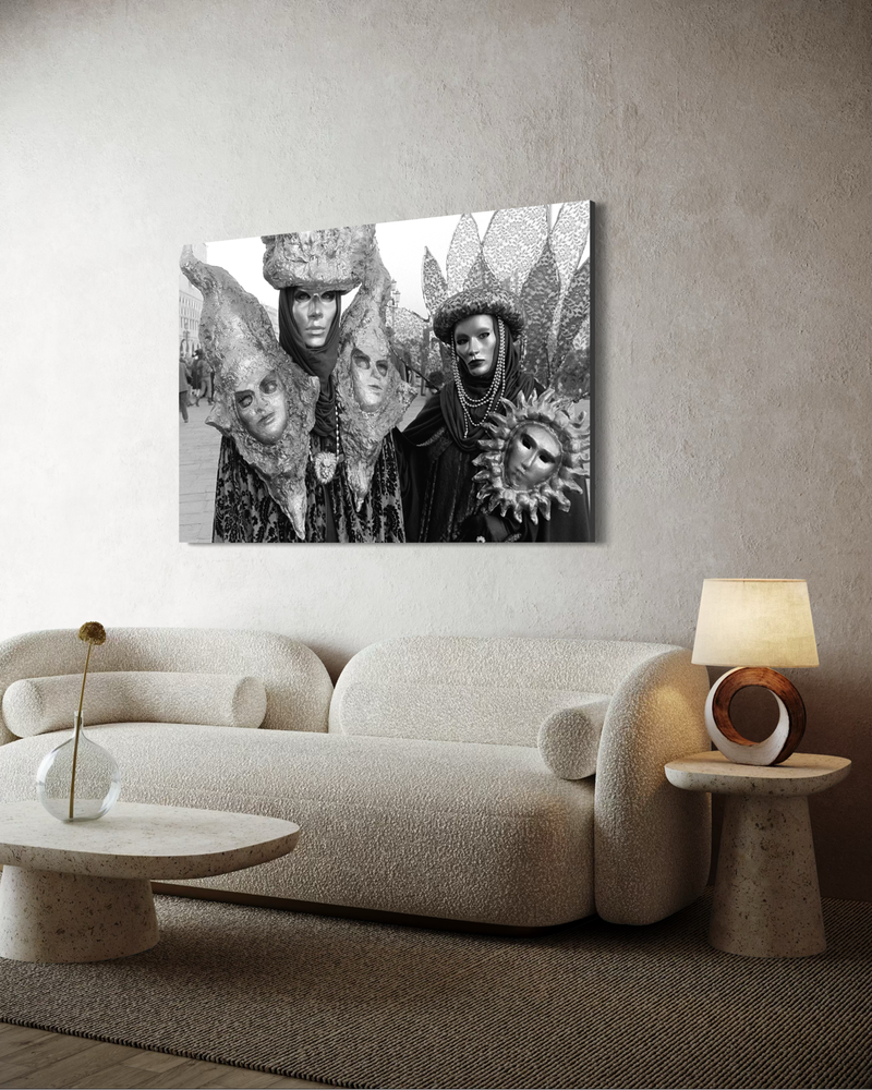 Black-and-white photography on canvas of masked figures in Venetian carnival costumes, with dramatic expressions and a historic atmosphere.
