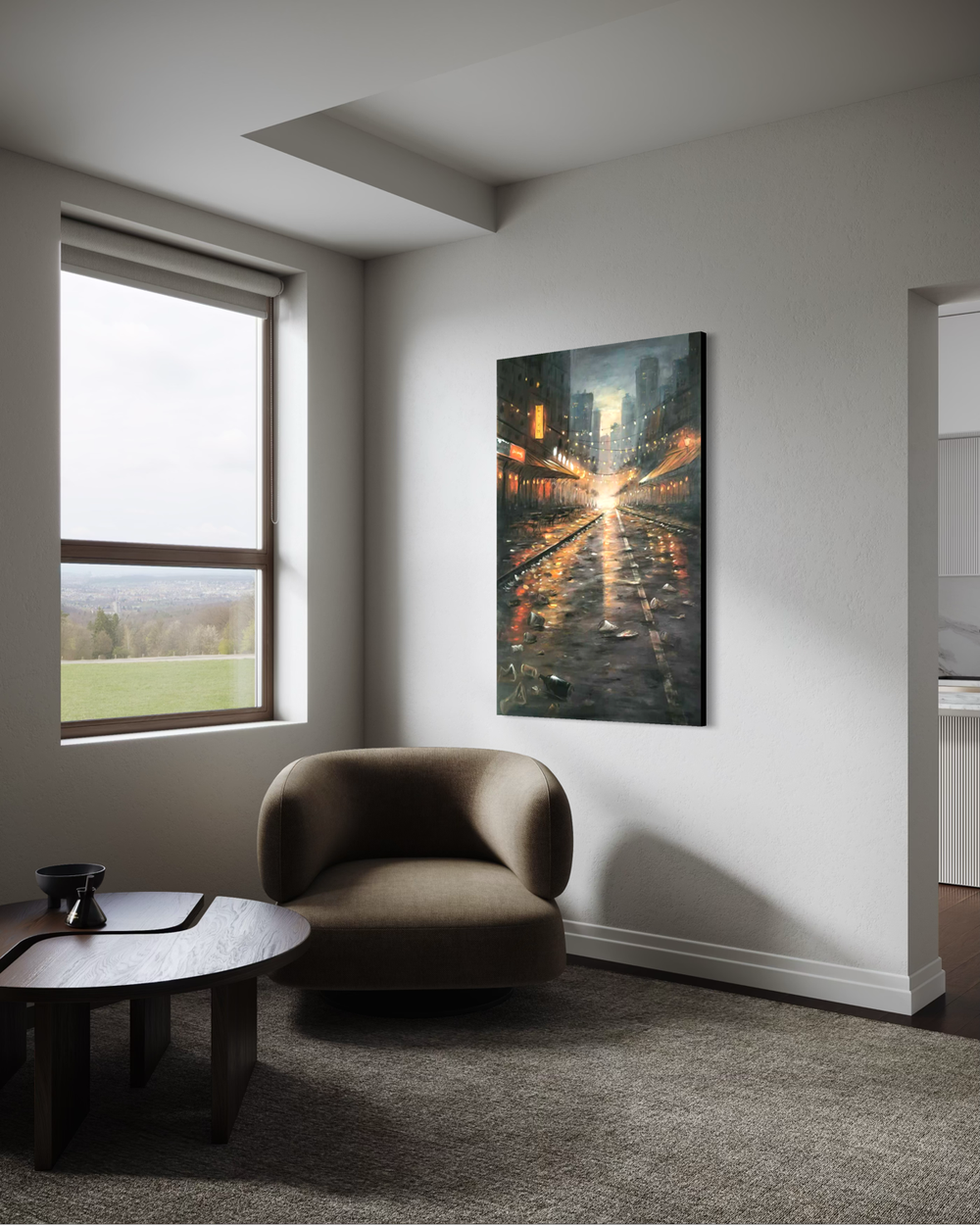 Handgemaltes Gemälde einer regennassen Straße mit Lichterketten und warmen Reflexionen, leeren Außenplätzen und nebligem Hintergrund.